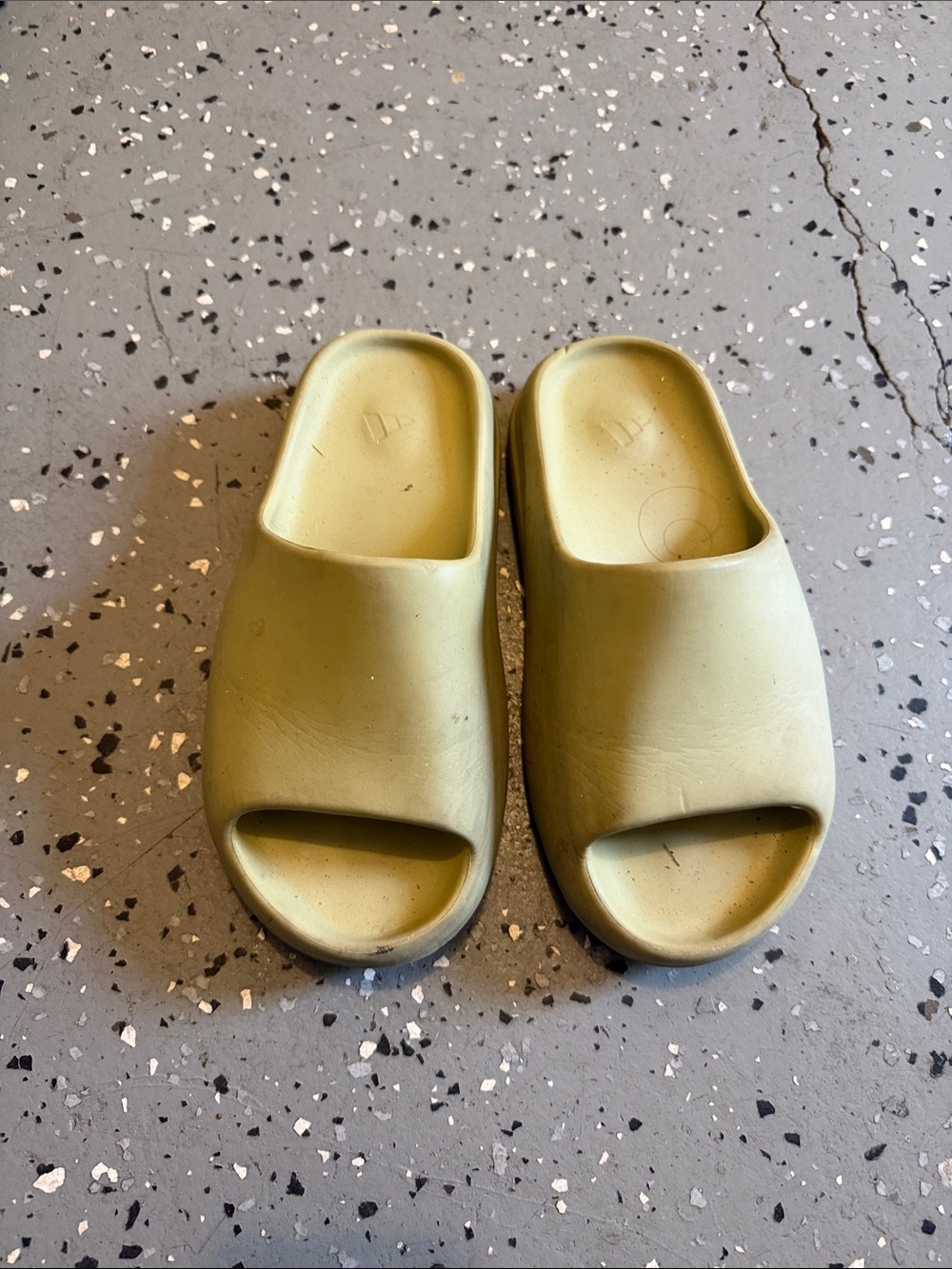 YEEZY SLIDES Sandals